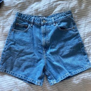 Denim high-waisted mom shorts
